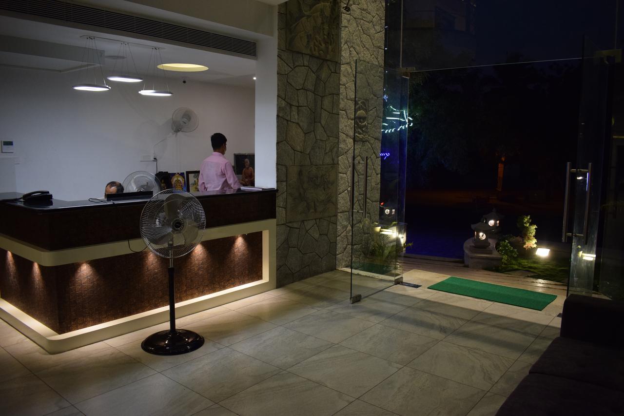 ไวท์ เพิร์ล เรซิเดนซี Hotel ปอนดิเชอรี ภายนอก รูปภาพ
